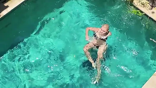 Ich schämt mich, dass ich meinen nachbarn am pool beobachtet habe