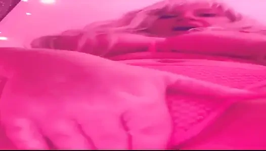 Sie wissen, dass sie hinter den großen hintern der stiefmutter kommen wollen.. Ich werde es nicht sagen. Magst du Geheimnisse?