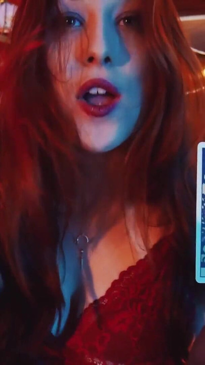 Kihagyhatatlan pillanat az "ASMR JOI - The Tarot Game" című filmből.