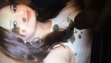 Seksi bebek Sarah boşalıyor 2