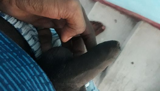 Indische zwarte jongen masturbeert