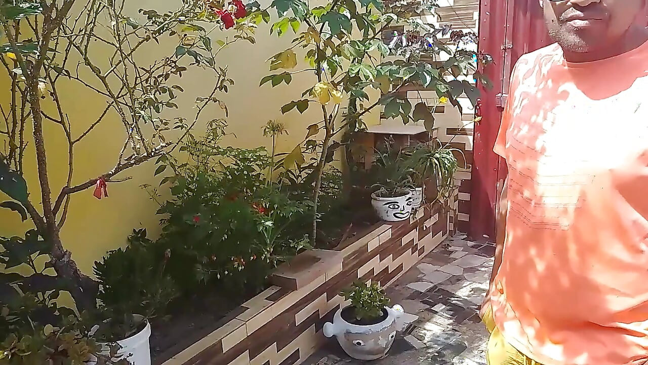 Objevil tajemství své klientky a šukal ji!