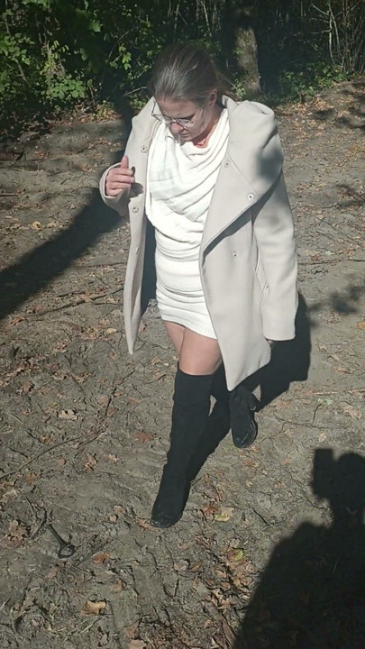 Jade shows off in the wood with the strangers | Clip 3