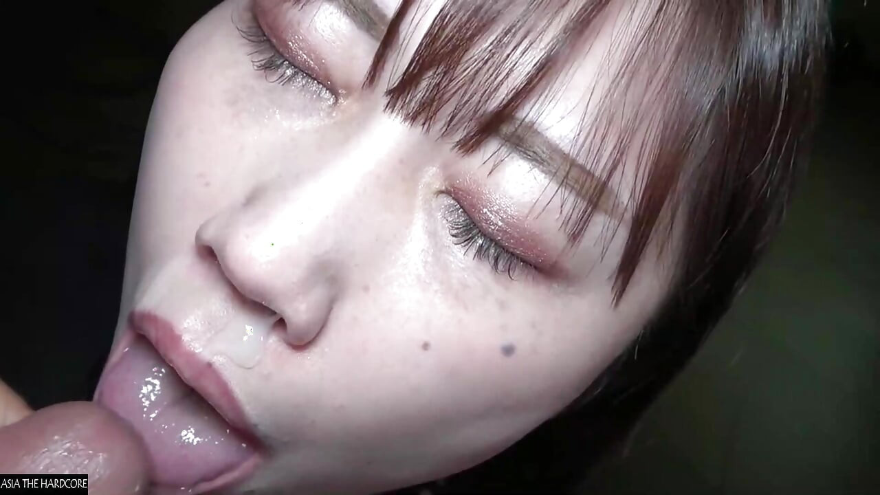 아름다운 소녀에게 산산조각난 우아함