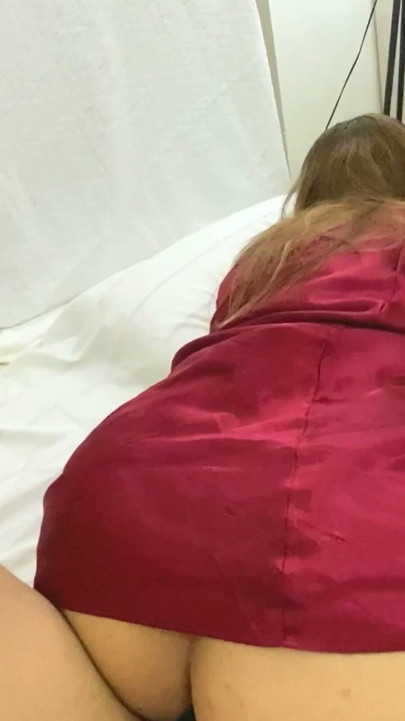 Büyük Memeli Aldatan Karı, Düğün Gecesinde Kocasının Arkadaşını Sikiyor ve İtalya'da Büyük Kıçına Boşalmasına İzin Veriyor | Klip 2