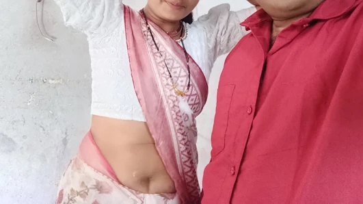Kakak tiri cantik melepas blus sarinya Kakak mencari seks sendirian di kamar Kakak melihat saudara perempuan benar-benar telanjang dengan tubuh mucikari dan pantat mutiara