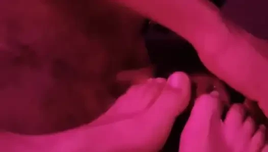 Kırmızı ışık 25 yaşındaki orta yaşlı seksi kadın amcığını dölle kaplıyor sürpriz fışkırtma