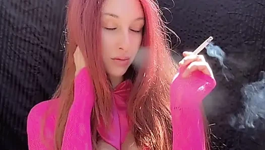 İtalyan azgın uzun saçlı büyük memeli artemisia ateşli sigara içme fetişi seansı