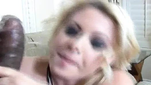 Blonde klobige MILF mit dicken titten im freien von einem großen schwarzen schwanz gefickt