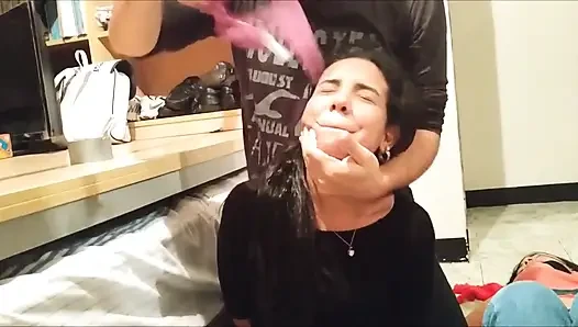 MILF und mädchen in bondageproblemen