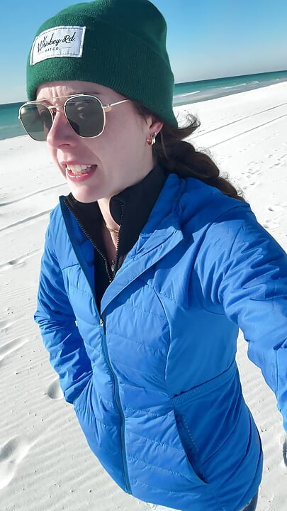 在海滩上散步需要快速高潮!