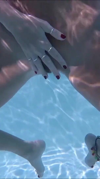 Horny MILF with perfect body takes off her swimsuit and masturbates underwater | Clip 1