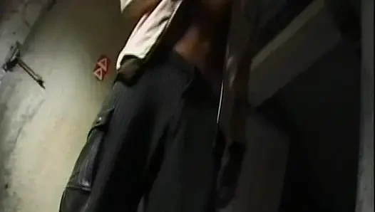 Немецкую блондинку с натуральными формами пробурили в винтажном возрастном разрыве