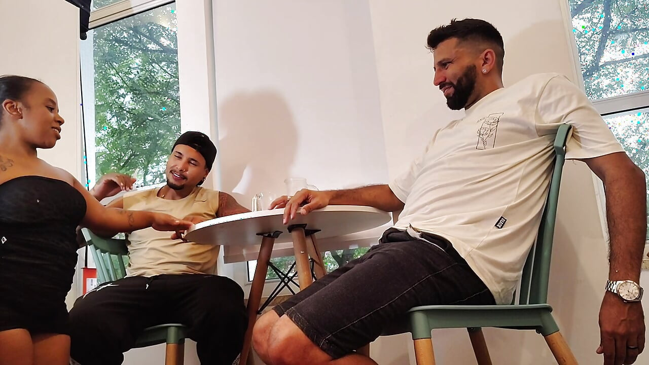 Dois Irmos Numa Entrevista Para Tiffany Montavani Sentou Pirocada Na an