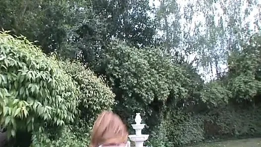 Tante seksi rambut merah dientot kontol besar pria kulit hitam sampai dalam banget