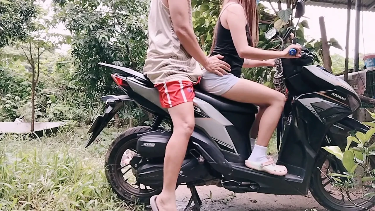 18+ 村姑学开车却被破处