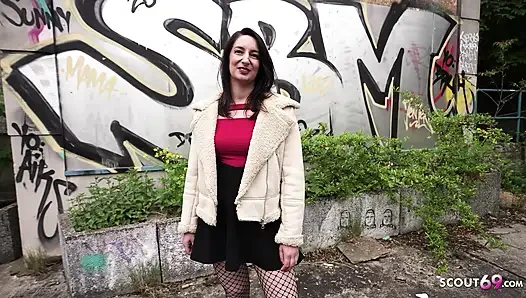 Alman izci - büyük götlü Alman genç erkek avcısı Ariel Rossi ilk oyuncu seçmelerinde sikişiyor