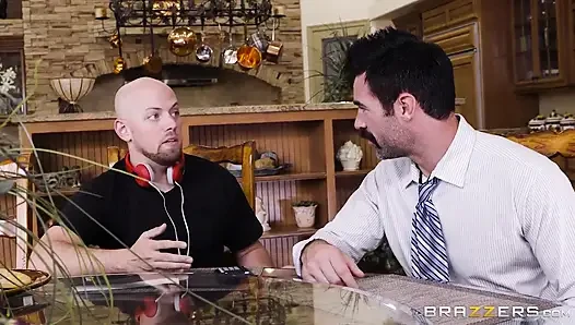 Brazzers - çaresiz pta üvey anne evin etrafında riskli saklambaç oyununda öğretmeni baştan çıkarıyor