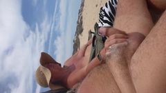 澳大利亚海滩上的熟女