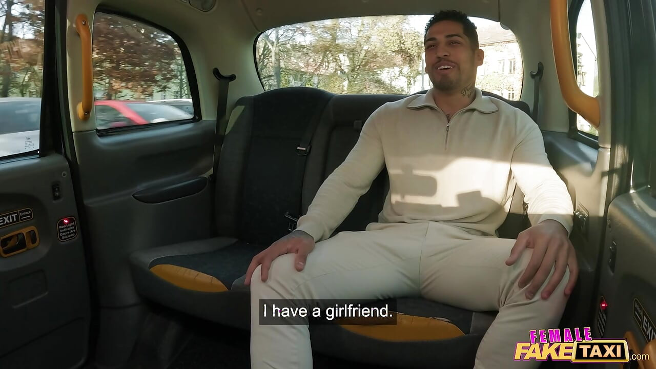 Naispuolinen Fake Taxi - Röyhkeä Skotlantilainen tyttö Samantha Puuseppä kuumaa seksiä isolla munalla Latino hunk