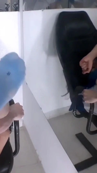 Momento iconico da "Sorellastra dell'amica nel lavoro sta facendo scopare duramente ogni giorno dopo la lezione a scuola e lasciami assaggiarla"