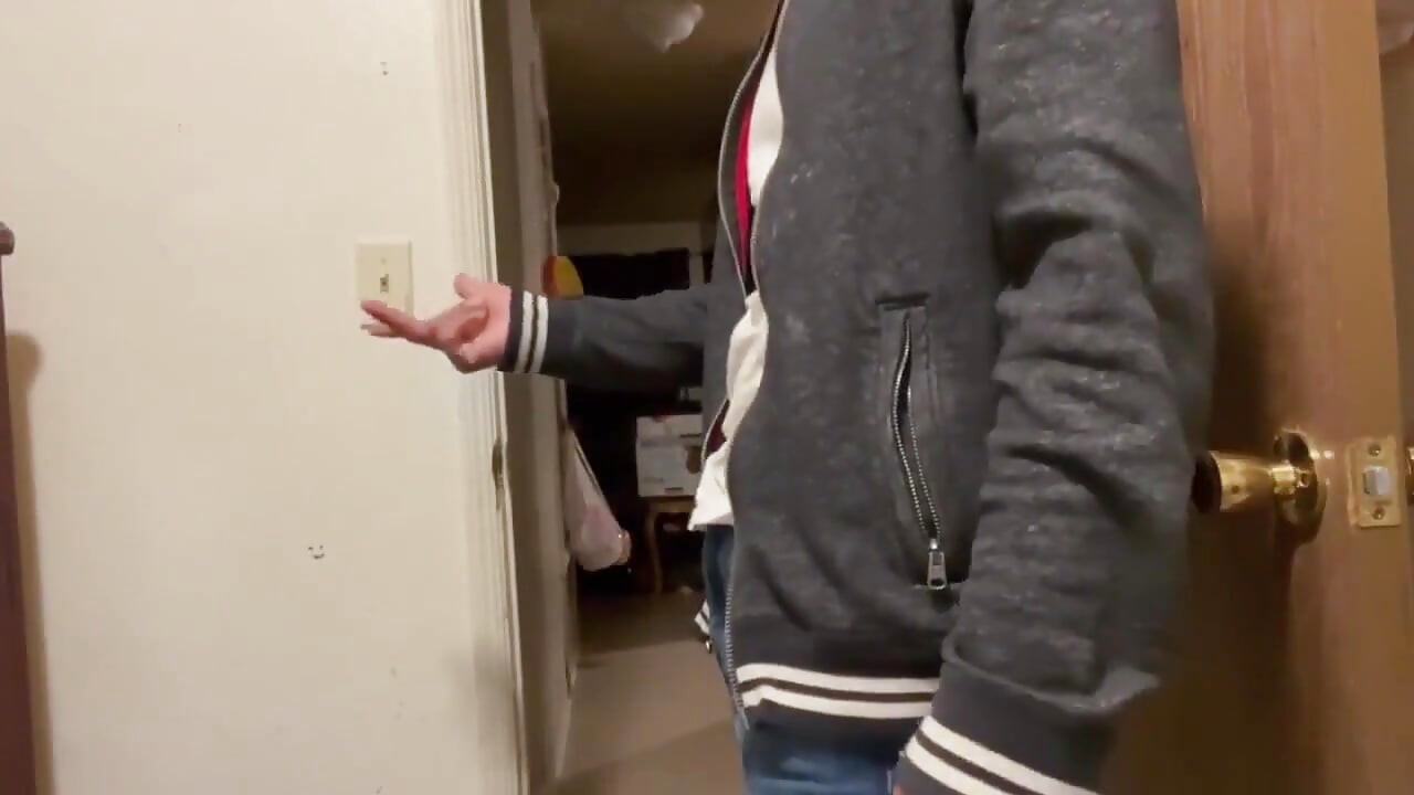 Înregistrează un videoclip porno cu iubita celui mai bun prieten al lor