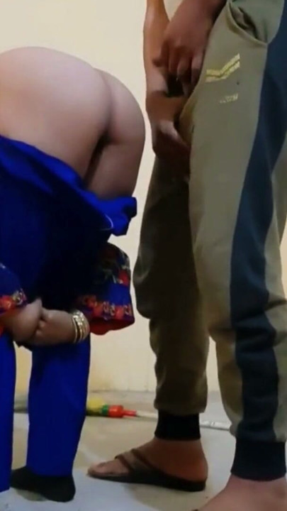 Kaamwali bai ko jbardasti chod diya, hard fucking with clear hindi audio, A mature man fucked maid in his lonely house | Clip 1