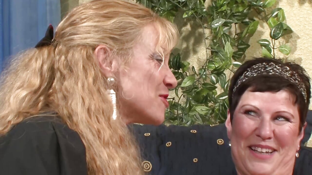 Simone也喜欢舔舐