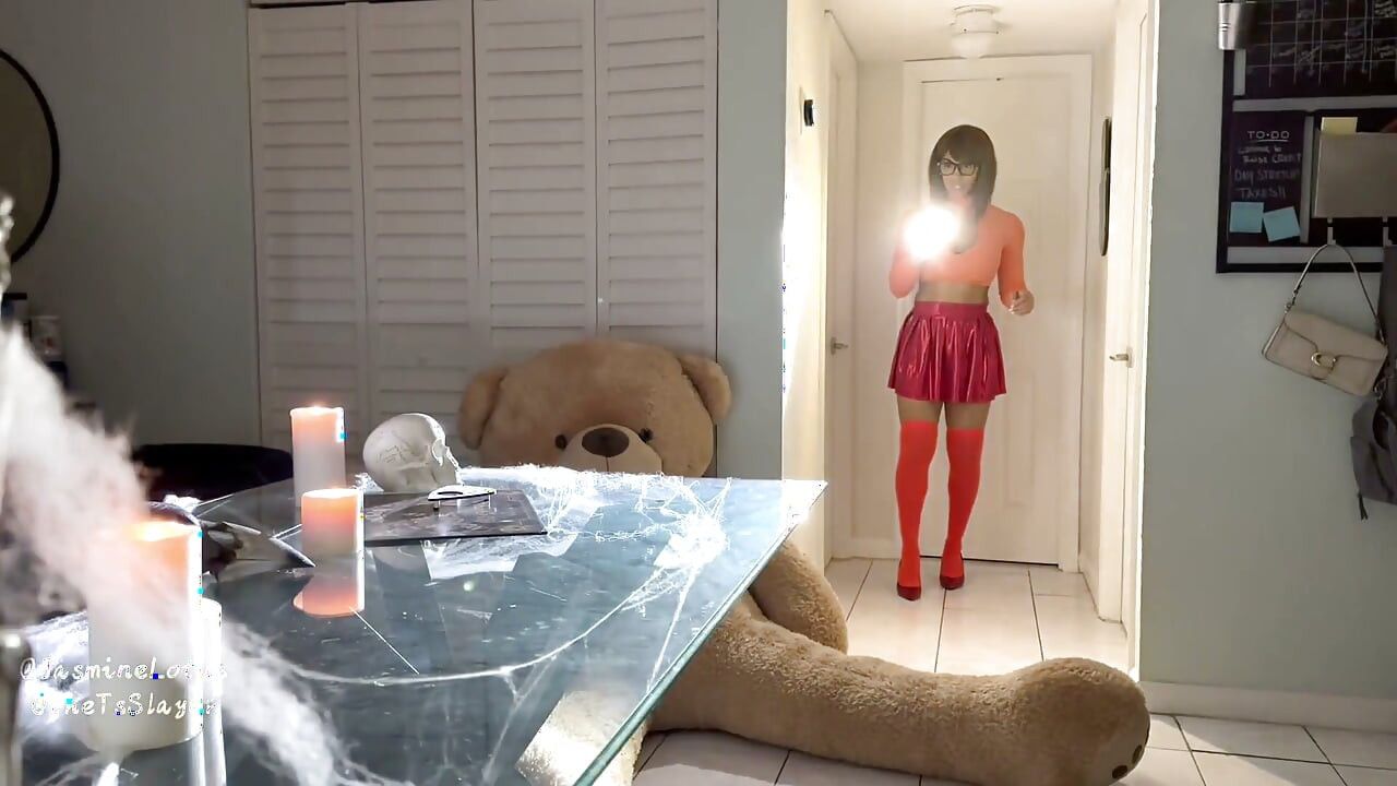 Scoobydoo & Velma Cosplay with TS Jasmine Lotus