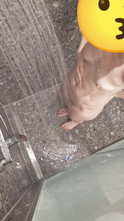 Seifst du mich ein? Schweizer Mädchen unter der dusche
