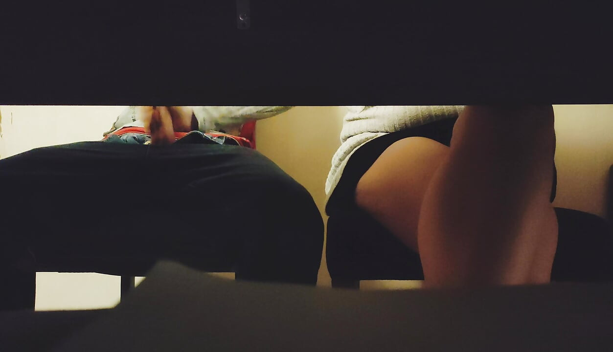 他被同學猛撸。