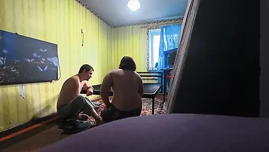 Hinter den kulissen, ungeschnitten. Wir bauen ein neues sexbett