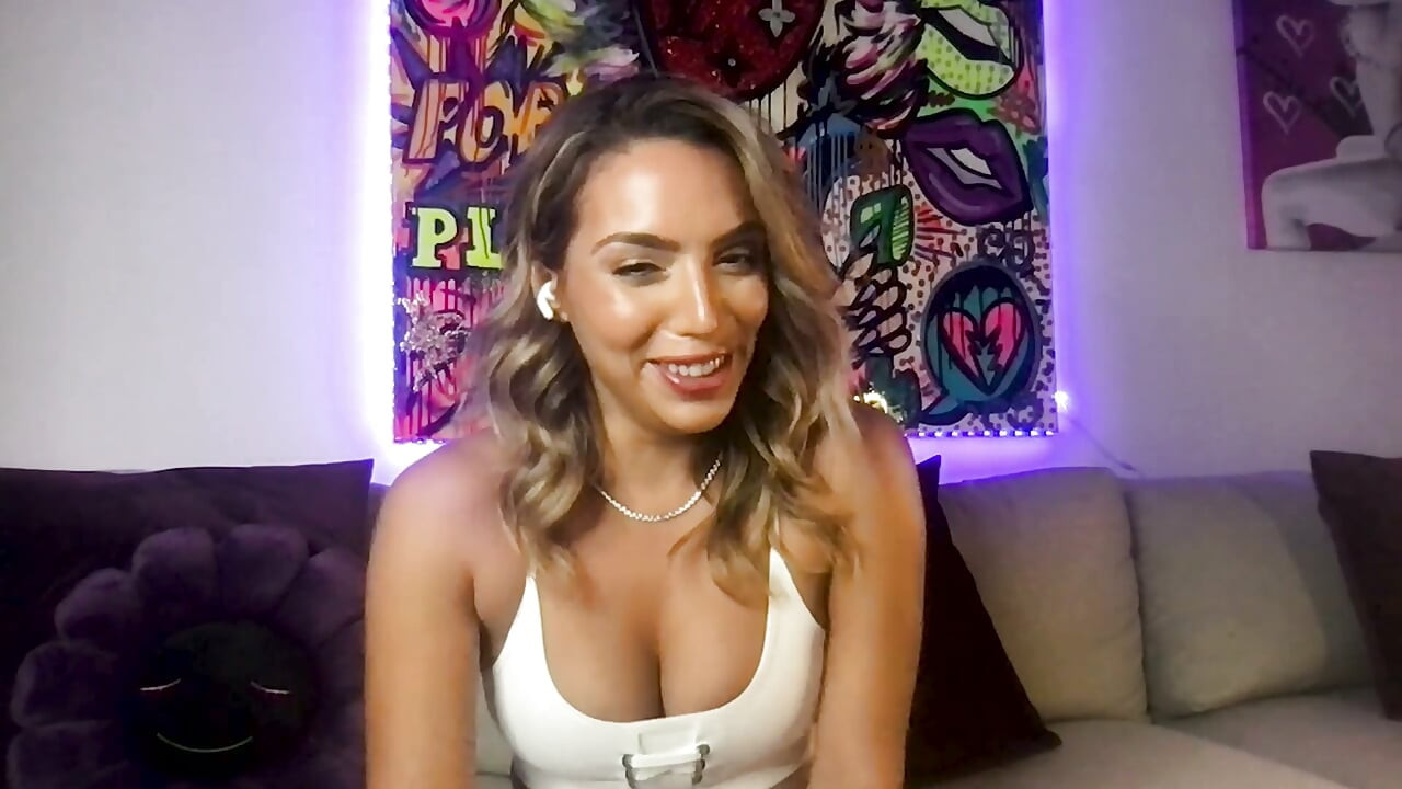 Ara Queen Bae Is the Hottest Baddie Out There!