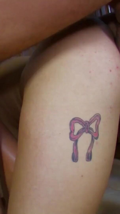 Tattooed girl sucks a dick while having sunglasses on | Clip 2