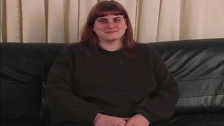 BBW-Handjob auf der Couch