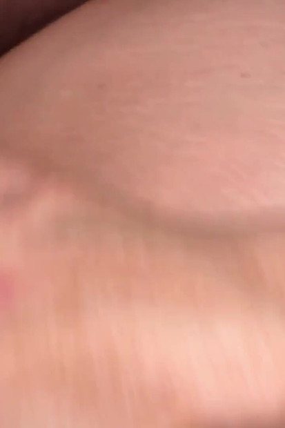 Bonemaiden mengambil tiang cantik lelakinya dalam pantat ketatnya untuk pai krim dubur yang bagus