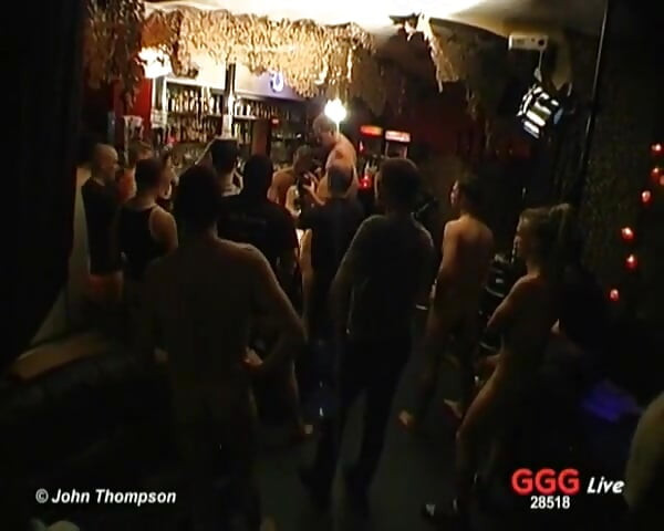 Ggg - Blond Bomba Sandra Star Zostaje Gangbanged Na Dzikiej Imprezie Barowej - Zobacz, Jak Ona Bierze to Wszystko!