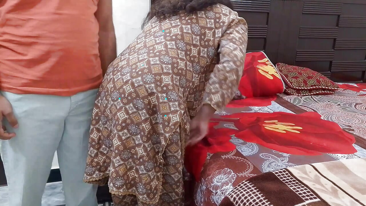 Cunhado descobre que sua cunhada está sozinha em casa