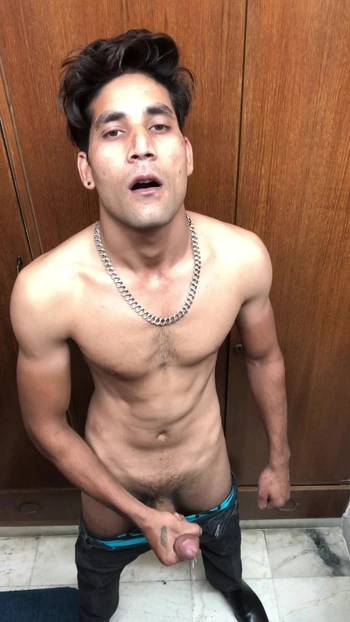 Top handsome king
