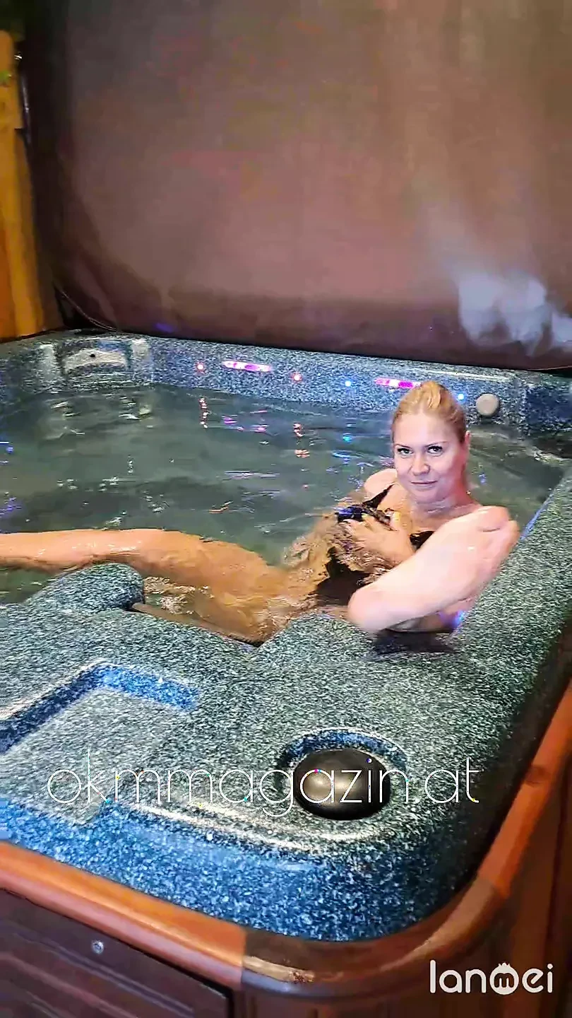 Vicky Wilfing milf masturbated in the hot tub