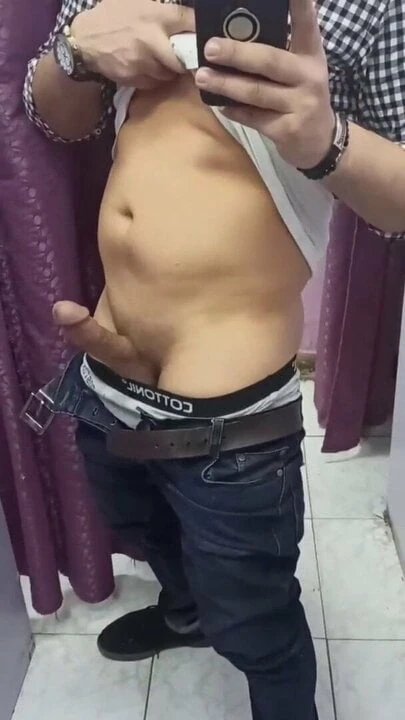 Anh chàng đồng tính Thổ Nhĩ Kỳ đang lột đồ và bú cu tốt đẹp.