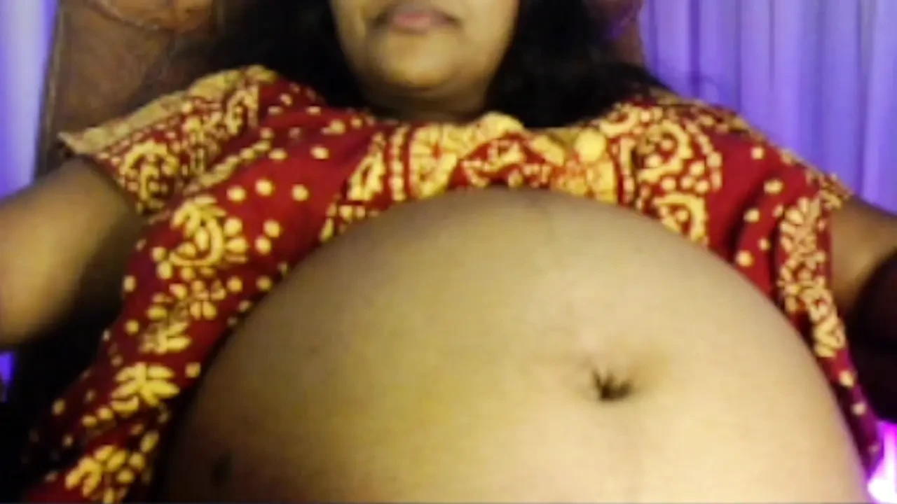 Pregnent Lady Playing Big Belly Short.