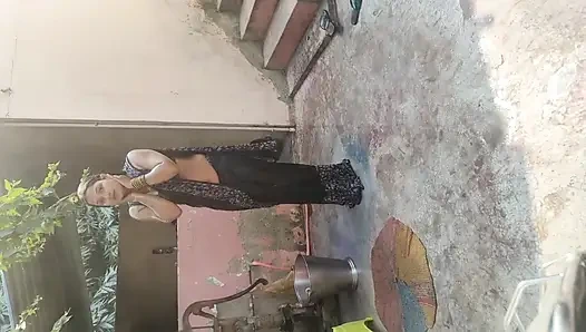 ITNE DINO BAAD KAAMWALI BAI KO CHODNE KA MOUKA MILA