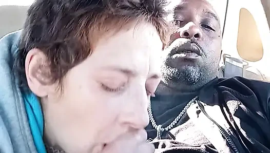 Грязная уличная шлюха пьет мою сперму на завтрак. МАМАША