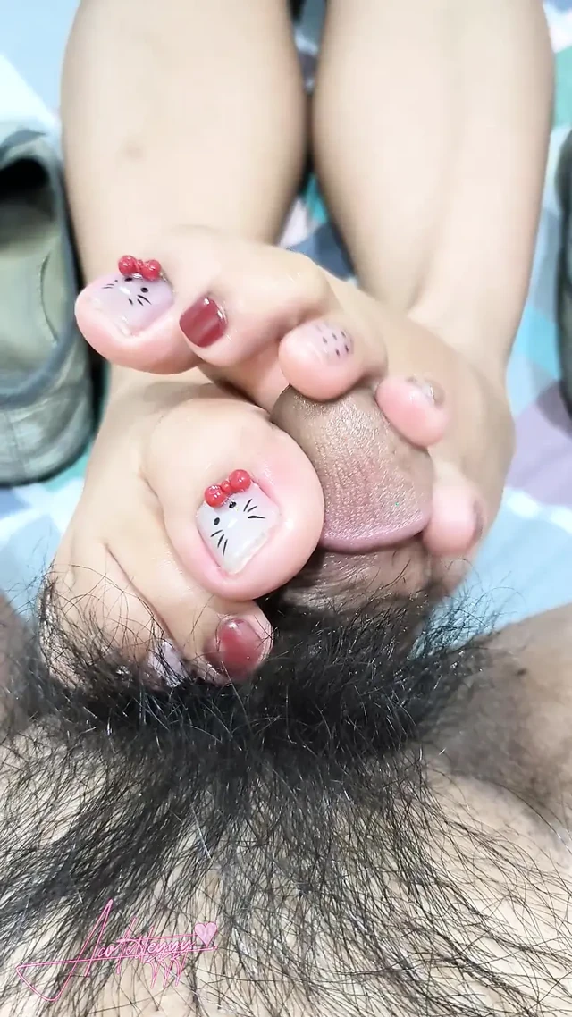 Acoletteyyy's Freshly Bared Feet From Dollshoes Feels So Tickish to His Cock Head That Made Him Cum Hard After Edging