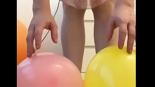 Feet & Balloons Crushing