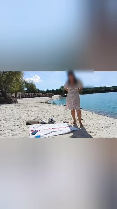 Prawie dali mi po mordzie, bo byłam naga na plaży.