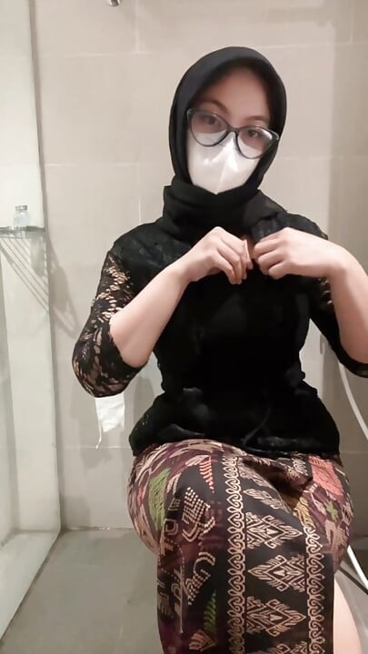 Sexy kebaya hijab playing in the toilet