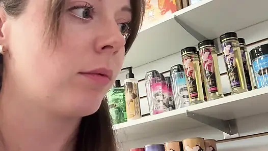 Vlog seks! Belanja bareng aku untuk muasin memekku pakai mainan seks baru ini!