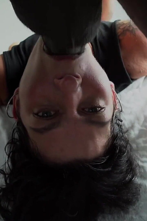 Psilo siren bú & đụ một bbc khi anh ấy vô tình bước vào !!